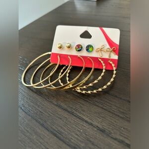Set of 6 stylish earrings gold large hoop